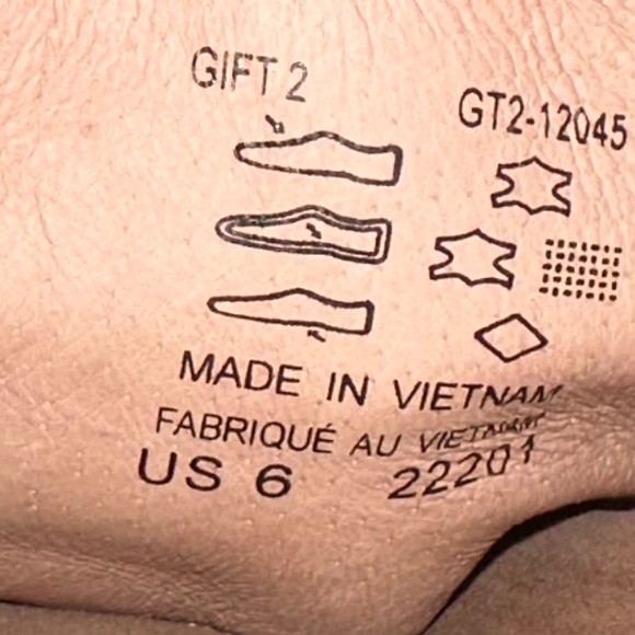 Taos Footwear Metallic Bronze Sandals - Picture 5 of 5